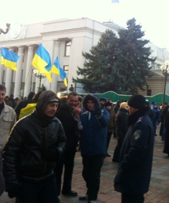 Above, next to the parliament building and mingling with the military police (berkut) behind dozens if buses full of police, an apparent Party of the Regions supporter says hello.