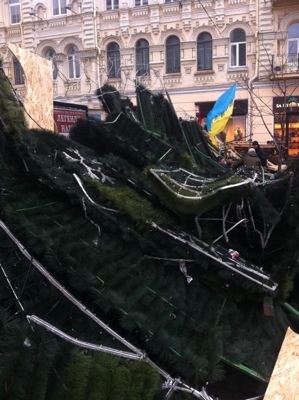 The festive fence which forms the barricade at Kreshatik