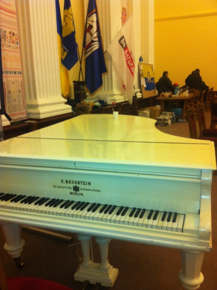 The piano in the main chamber - a pianist often plays it during the day to create a calm atmosphere
